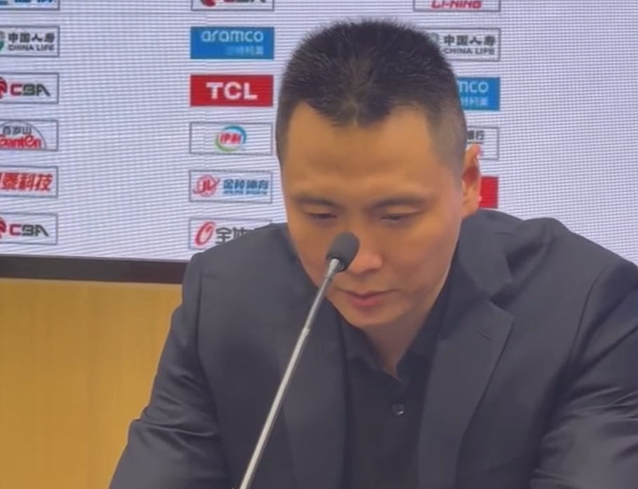 pg电子-输深圳发布会！卢伟解析不上白边与末节体能问题，两度揽责背锅