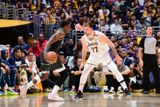 pg电子-老詹遭生涯最惨G1失利 077被无限针对 湖人危了？