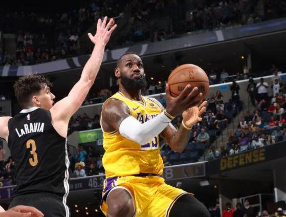 pg模拟器-拒绝爆冷！詹皇关键6分制胜 湖人命运反转升第八