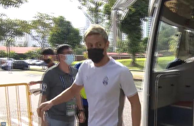 大佬齐聚新加坡:本田圭佑画战术 因凡蒂诺看舞狮